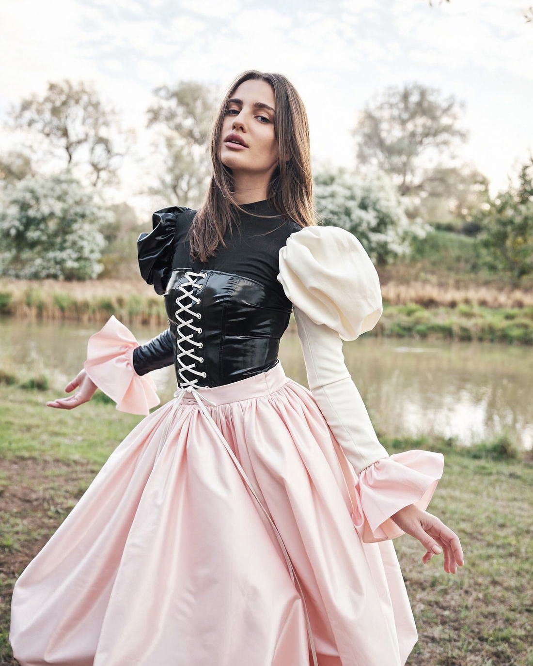 Pink taffeta gown with volume sleeves, Vestiges