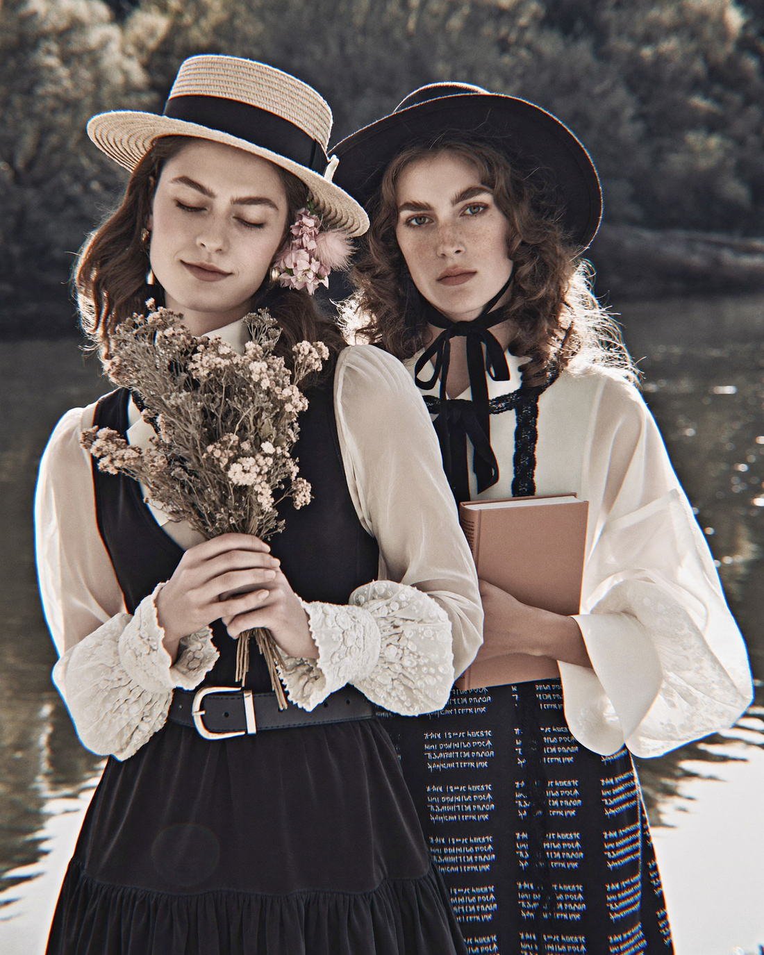 Romantic blouse and corseted skirt in open country, Vestiges
