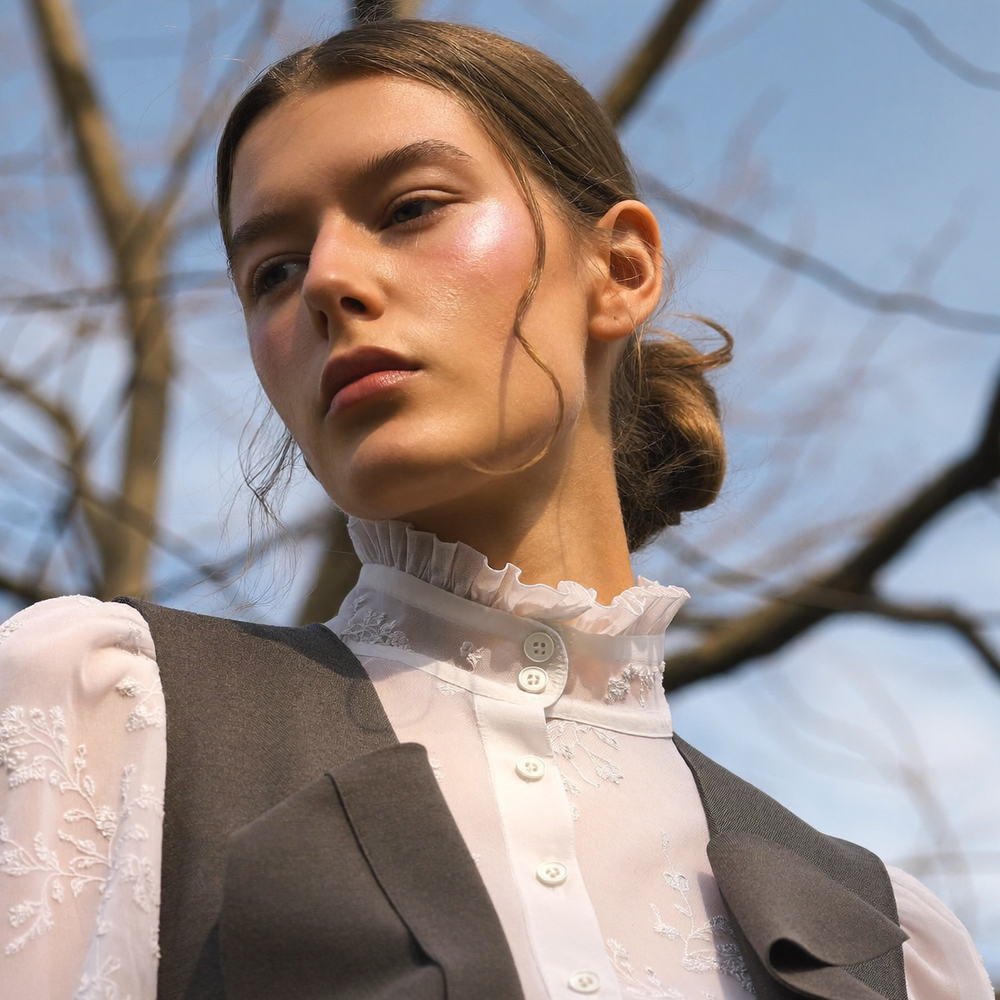 Ruffled high collar and blouse detail, Vestiges