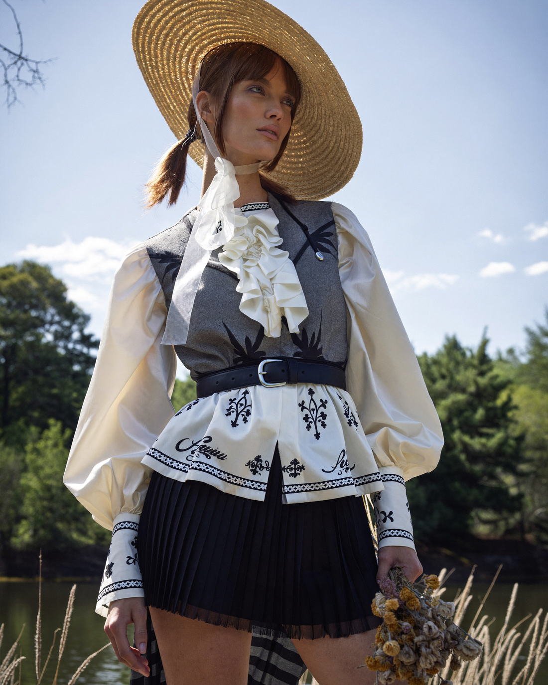 Layered skirt and apron construction, Vestiges