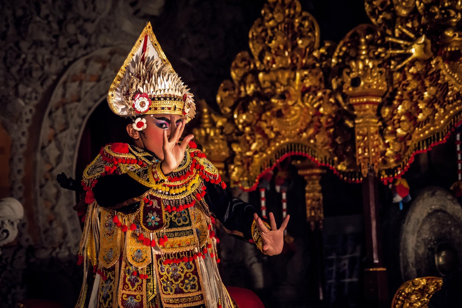 Documentary Photography Qatar 20 Temple dancer in gold costume, Bali