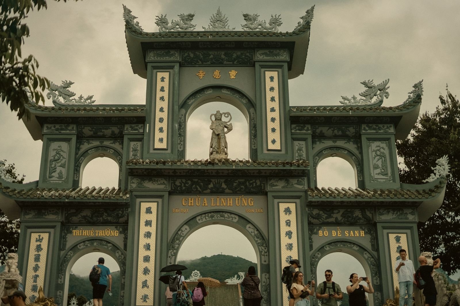 The ornate gate of a Da Nang pagoda